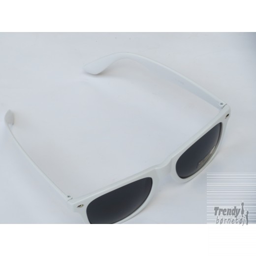 Solbrillerihvidmedsorteglas-3