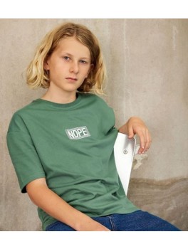 Hound T-shirt i støvet grøn med "Nope" printet på brystet i hvid.